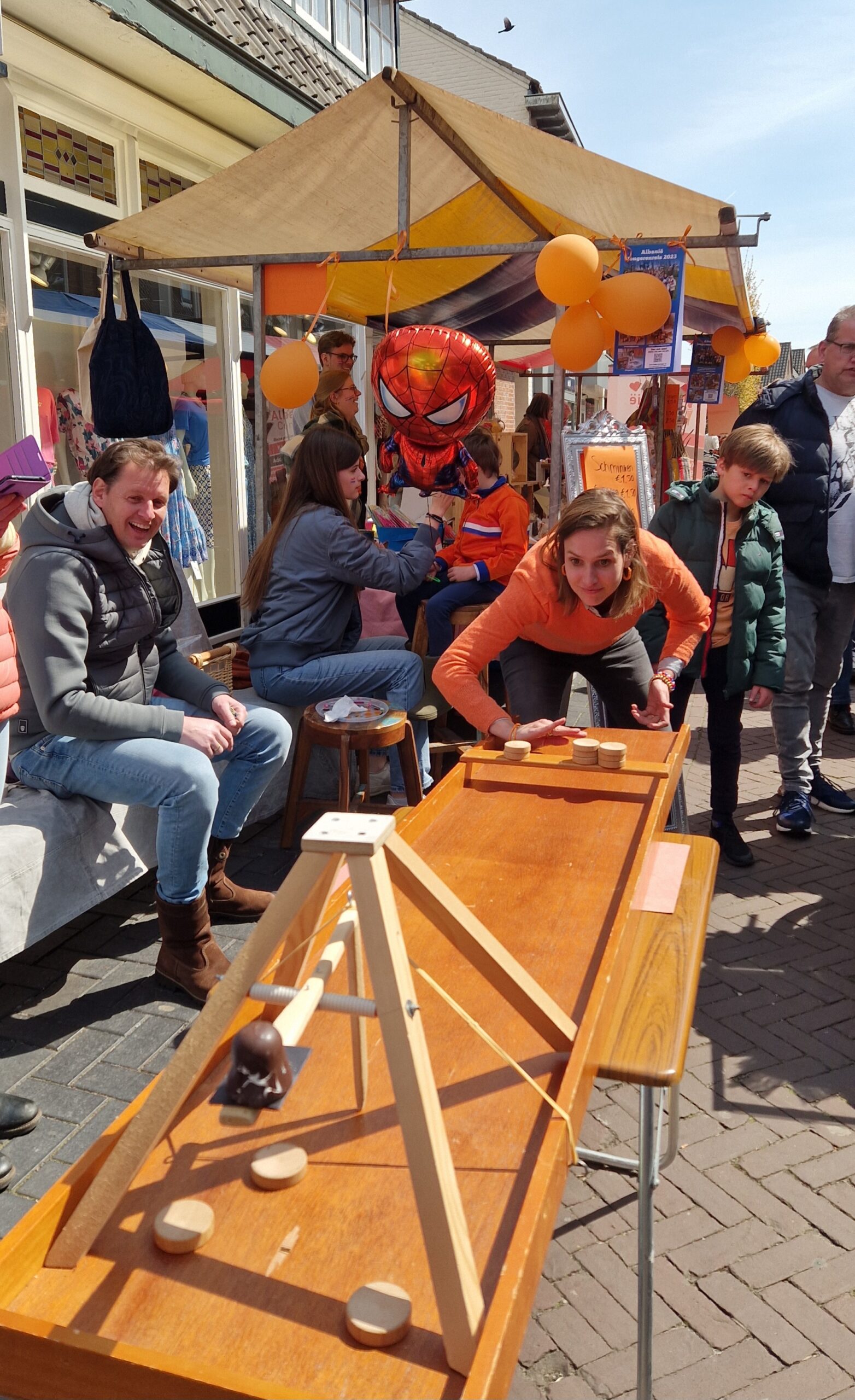 Lees meer over het artikel Albanië Comite op Oranjemarkt